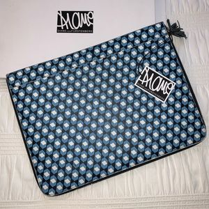 SOLD - DVF 💥Final drop 💥 Diane Von Furstenberg